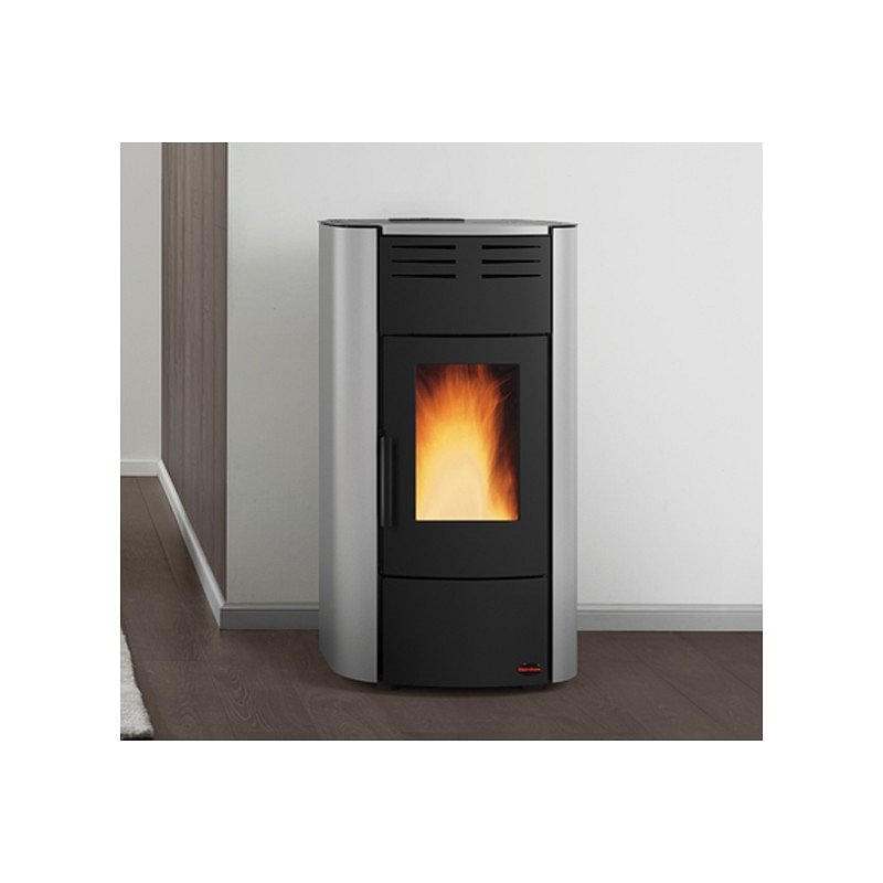 https:zetaidraulica.gumlet.io termostufa idro a pellet la nordica extraflame raffaella idro h15 181 kw in acciaio colore grigio luce
